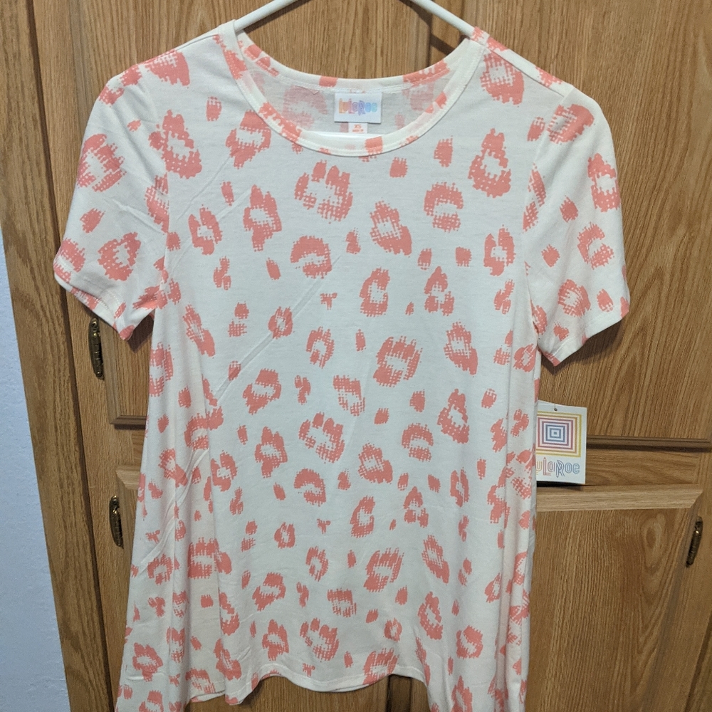 Tops - Picture 6 of 7